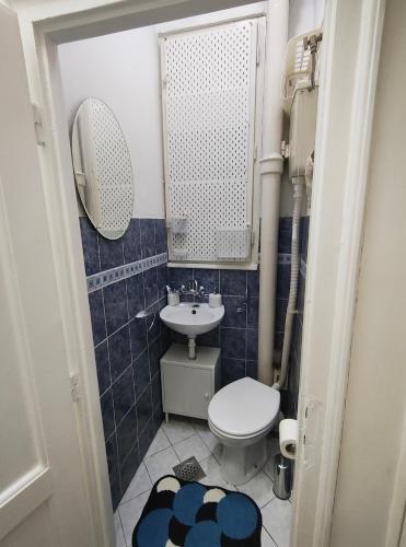 One-Bedroom Apartment image 3
