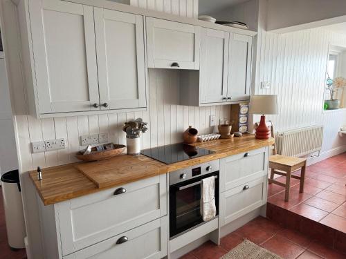 virtuve, Morwylfa Borth and Ynyslas in Borta