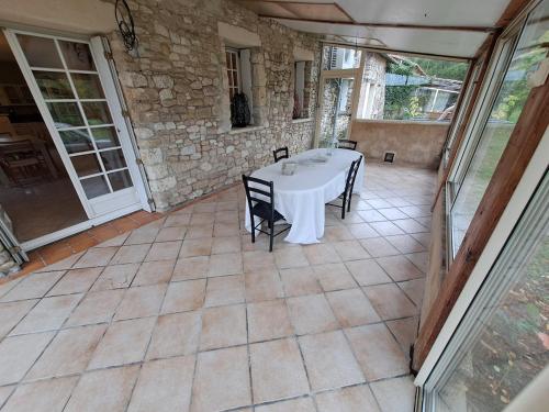 Large nature lodge in Montazeau