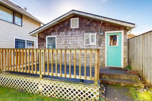 4th Avenue Beach Cottage - image 4