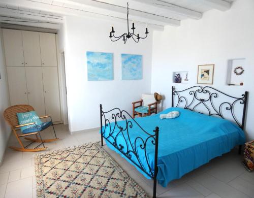 1 queen bed, 1 twin bed