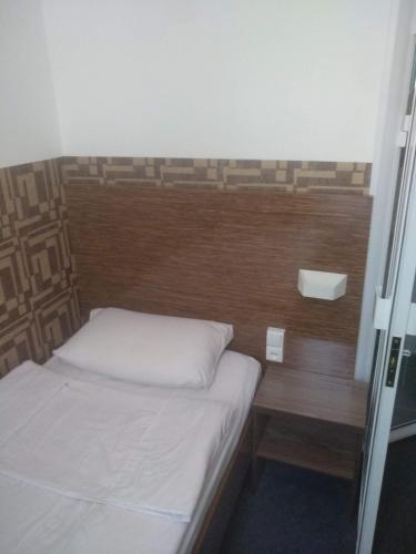 1 twin bed