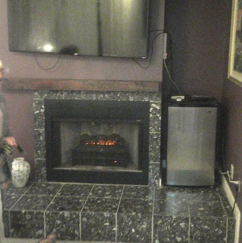 Lil Black Bear Inn - image 6