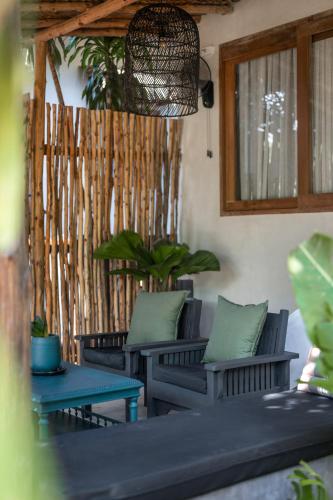 Charming 1-BD Island Retreat Surrounded by Tropical Nature and Serene Garden Views - 편의 시설/서비스
