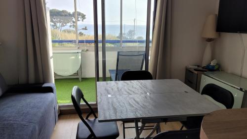 Studio avec terrasse-loggia Vue mer Studio avec terrasse-loggia Vue mer