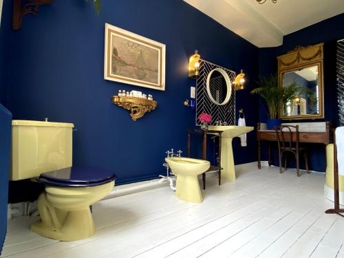 Vannas istaba, Chambre d'hôtes Marina - Château Le Bas Bleu (Chambre d'hotes Marina - Chateau Le Bas Bleu) in Quesnoy-le-Montant