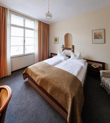 Double Room image 10