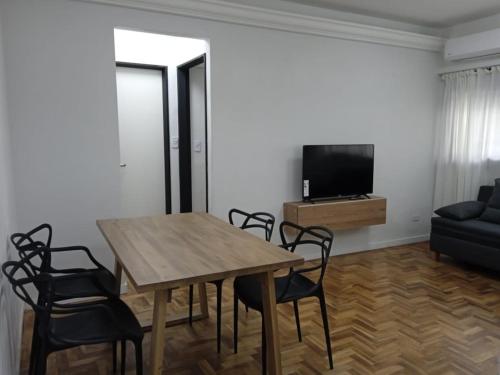 One-Bedroom Apartment image 5