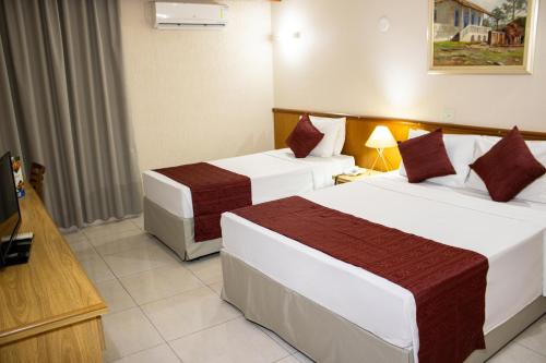 1 double bed, 1 twin bed