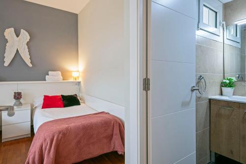 Sarria Attic - image 3