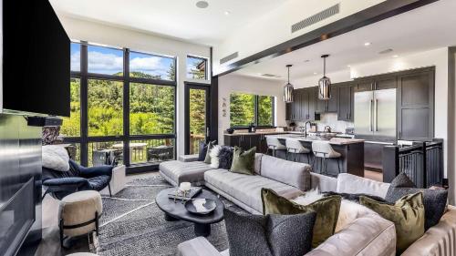 Seven-Bedroom Holiday Home