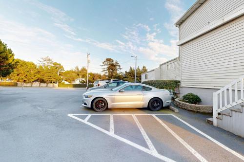Wycliff Beach Condo - image 4