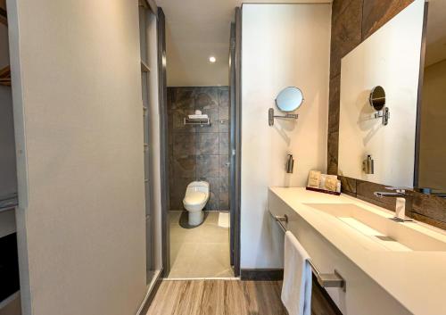 Superior Double Room with Two Double Beds image 5