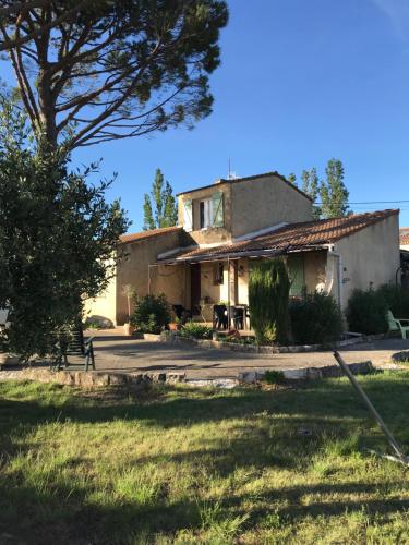 Maison au calme dans les vignes gîte à louer Forêt de Rochefort