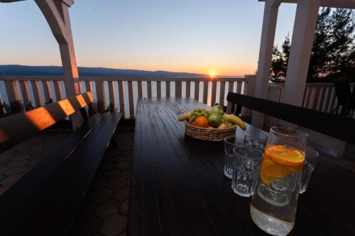 บริการและสิ่งอำนวยความสะดวก, Sunny Hill Apartments with rooftop pool in เซลีนา