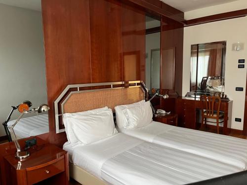 Hotel Napoleon - Tap to explore photos