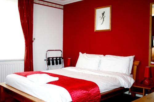 Ilfracombe House Hotel - near Cliffs Pavilion