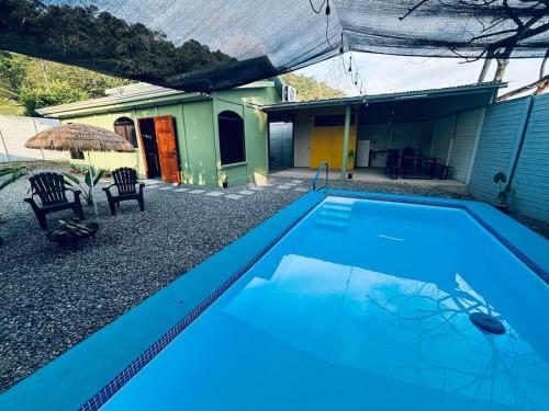 House with a private swimming pool