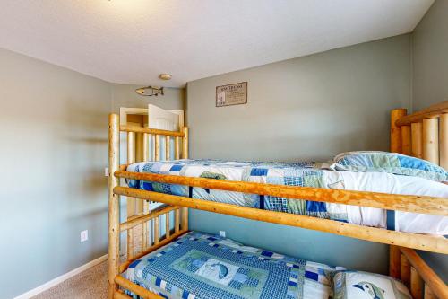 Canal Cottage - image 9