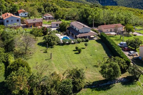 Charming Villa Antoana for families and kids in Labin - Rabac with kids playground & private pool in Topid