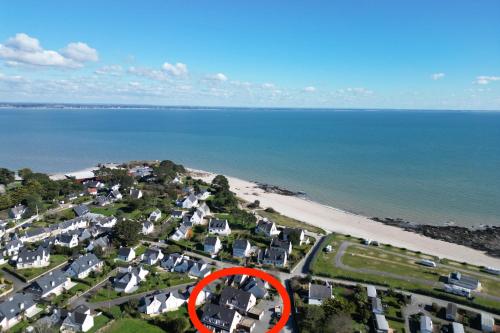 Lovely T2 - Terrasse & jardin - 50m des plages in กีบรง