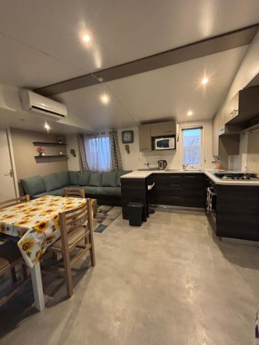 Létesítmények, Varéa Mobil'home (Varea Mobil'home) in Cais