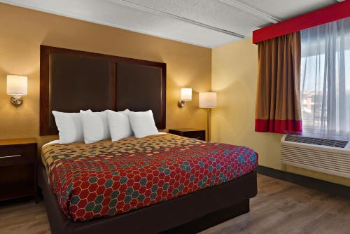 Econo Lodge Flagstaff Route 66 - image 30