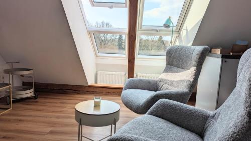 have-a-nice-Stay - helles Dachgeschoss, U-Bahn nach Hamburg 400m - Bäcker & Restaurants 500m - Lidl 800m - Zentrum 1,5km have-a-nice-Stay - helles Dachgeschoss, U-Bahn nach Hamburg 400m - Bäcker & Restaurants 500m - Lidl 800m - Zentrum 1,5km