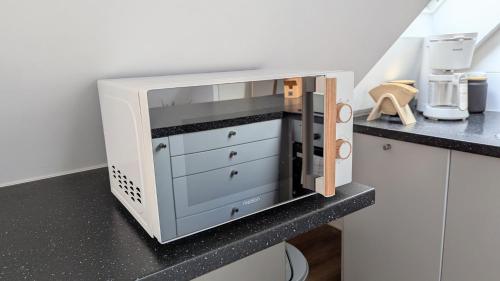 ห้องครัว, have-a-nice-Stay - helles Dachgeschoss, U-Bahn nach Hamburg 400m - Backer & Restaurants 500m - Lidl  in อาเรนสบูร์ก