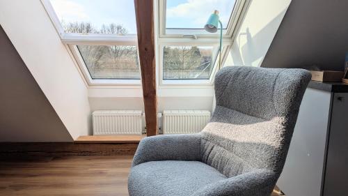 have-a-nice-Stay - helles Dachgeschoss, U-Bahn nach Hamburg 400m - Bäcker & Restaurants 500m - Lidl 800m - Zentrum 1,5km have-a-nice-Stay - helles Dachgeschoss, U-Bahn nach Hamburg 400m - Bäcker & Restaurants 500m - Lidl 800m - Zentrum 1,5km