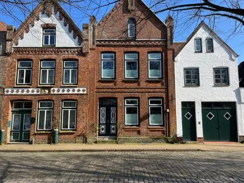 Großes Grachtenhaus - Simmerdeis an der Gracht in Friedrichstadt, Deutschland