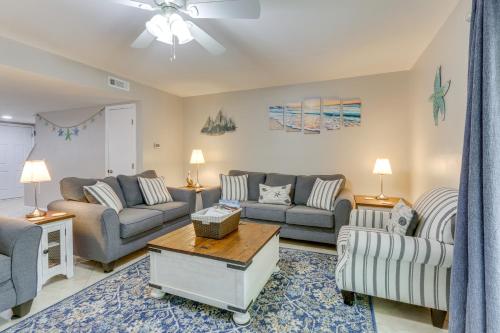 Beach Pebble Townhome about quarter Mile to Ocean! - image 7
