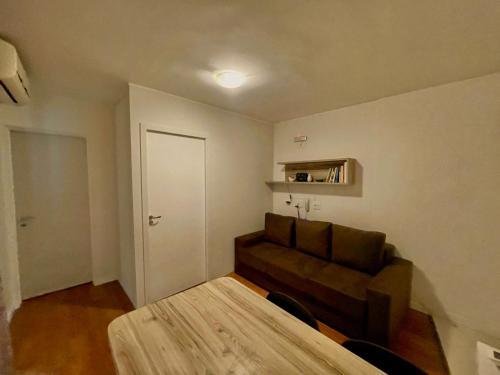 Apartamento completo, próximo de tudo!