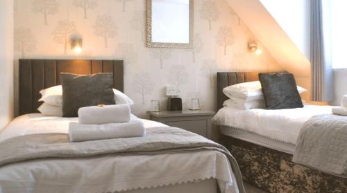 2 twin beds