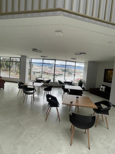 Restaurant, Universitario Hotel in Loja