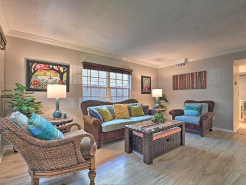 BEST Location with Private Fenced Yard, Grill, just STEPS from Flagler Ave! Stroll to the Beach! in New Smyrna Beach, USA