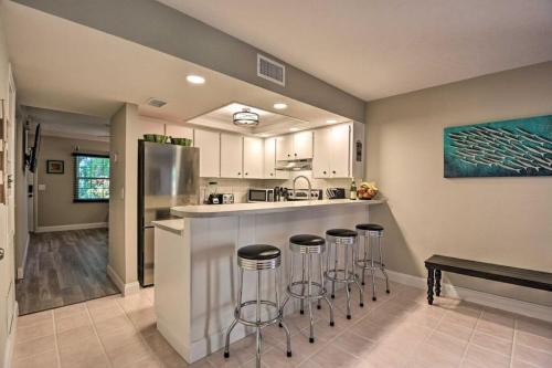 Bright Colorful Home with Private Fenced Yard STEPS from Flagler Avenue! Stroll to the Beach! in New Smyrna Beach, USA