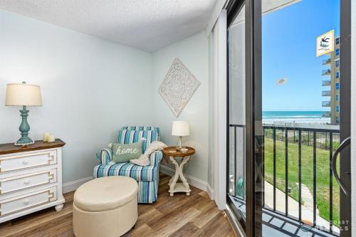 Balcony Ocean View STEPS to the Beach with Pool, Parking and Wi-Fi! in New Smyrna Beach, USA