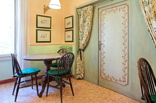 One-Bedroom Apartment image 10