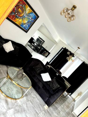One-Bedroom Apartment image 2