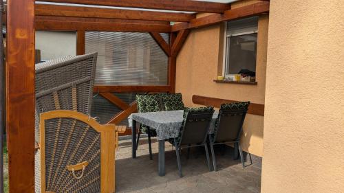 Balkons/terase, Ferienhaus Golinski auf eigenem komplett umzäunten Grundstück im Unterspreewald mit Kamin (Ferienhaus Golinski auf eigenem komplett umzaunten Grundstuck im Unterspreewald mit Kamin) in Markische Heide Ot Leibchel