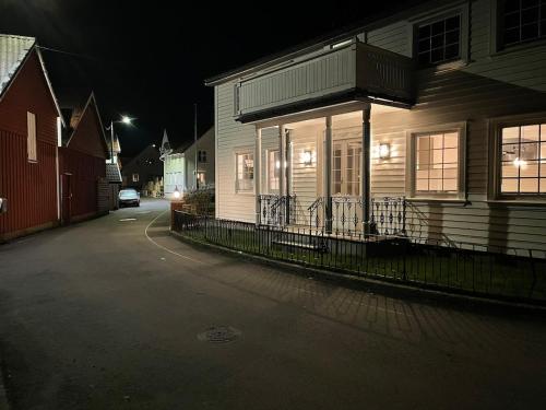 Išorė, House by the river in Flekkefjord in Flekefjordas