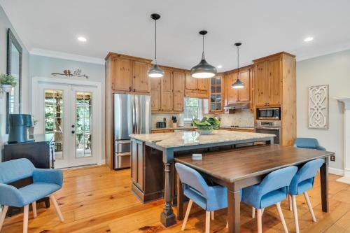 Entire Family Friendly House 3 BR w/ Gym & Office! in Chamblee, USA