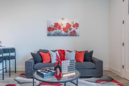 Stylish Apt FREE Parking Near NYC & Airport secondary