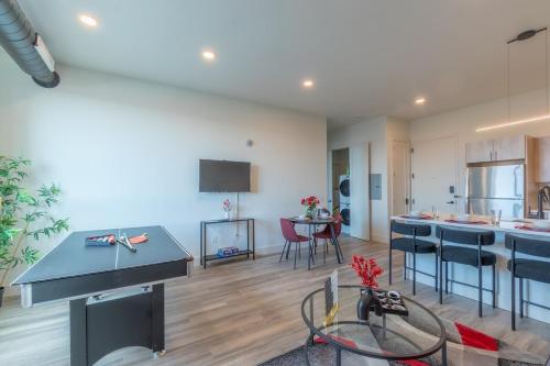 Stylish Apt FREE Parking Near NYC & Airport thumb 4