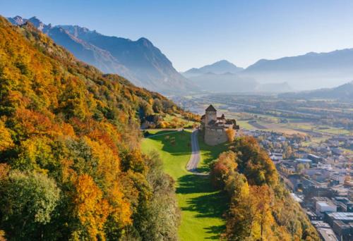 22 m² Huoneisto alueella Triesen, 1 makuuhuone(tta), 1 yksityistä kylpyhuone(tta) (Die individuell möblierten Appartements) in Triesen