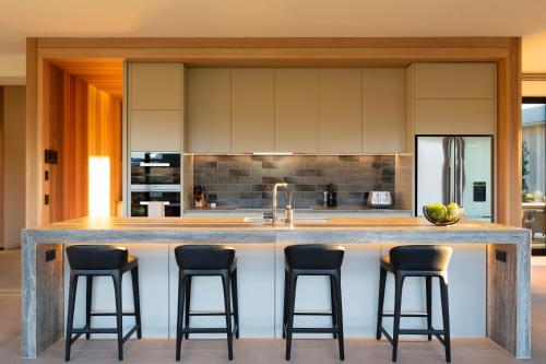 Falconridge Jacks Point by Sotheby's Luxury Rental Homes - image 9