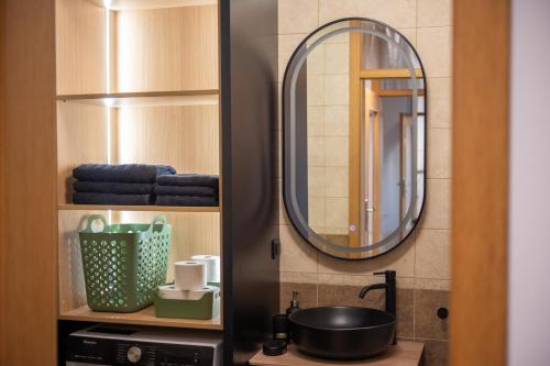 One-Bedroom Apartment image 3