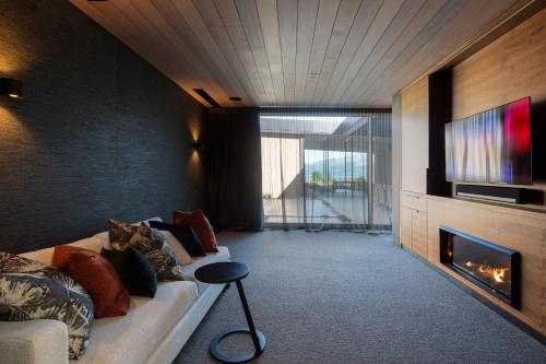 Falconridge Jacks Point by Sotheby's Luxury Rental Homes - image 11