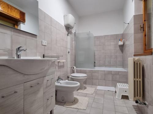Zuhanyzó, Casa Vacanze San Pietro in San Pietro in Lama